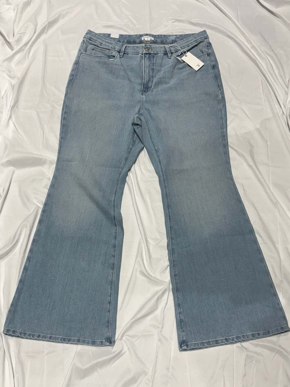 Good American Good Legs Flare Jeans Size 20 NWT Light Wash Mid Rise 33.5”